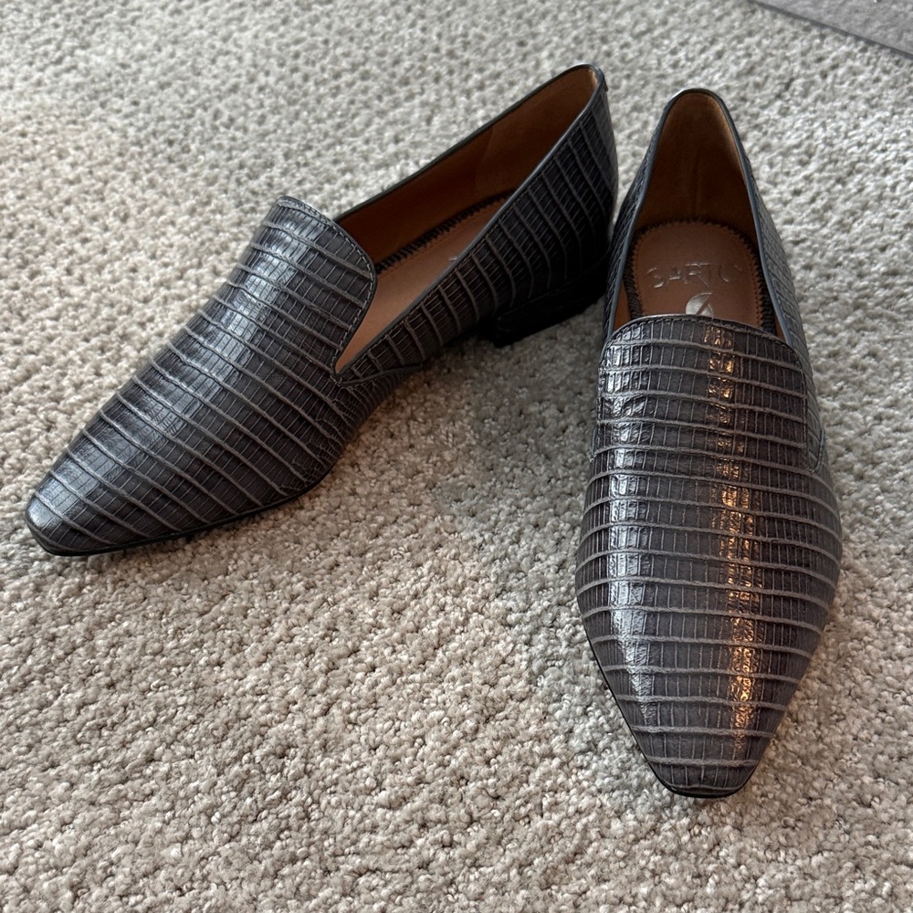 SARTO Croc-Embossed Loafers in Charcoal Gray